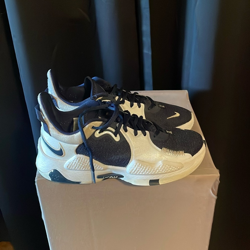 Nike Paul George, men’s basketball shoes, size 8